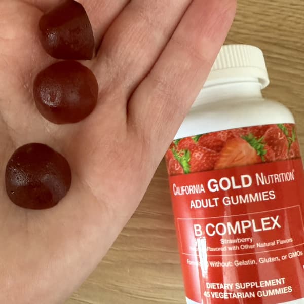 iHerb là nhà bán lẻ độc quyền sản phẩm k2o của Kylie Jenner ra thị trường quốc tế. 11 california gold nutrition b complex gummies with vitamins b6 and b12 folate and biotin strawberry 45 vegetarian gummies 2