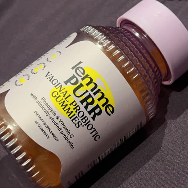 iHerb là nhà bán lẻ độc quyền sản phẩm k2o của Kylie Jenner ra thị trường quốc tế. 14 lemme purr vaginal probiotic gummies pineapple 60 gummies 2