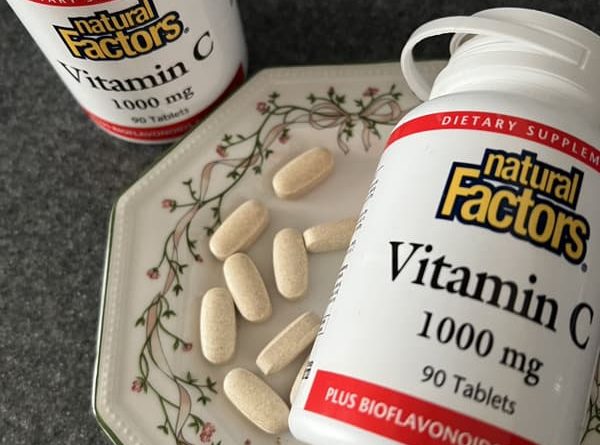 Đánh giá chi tiết Vitamin C Plus Bioflavonoids & Rosehips của Natural Factors 6 natural factors vitamin c plus bioflavonoids rosehips 90 tablets 2